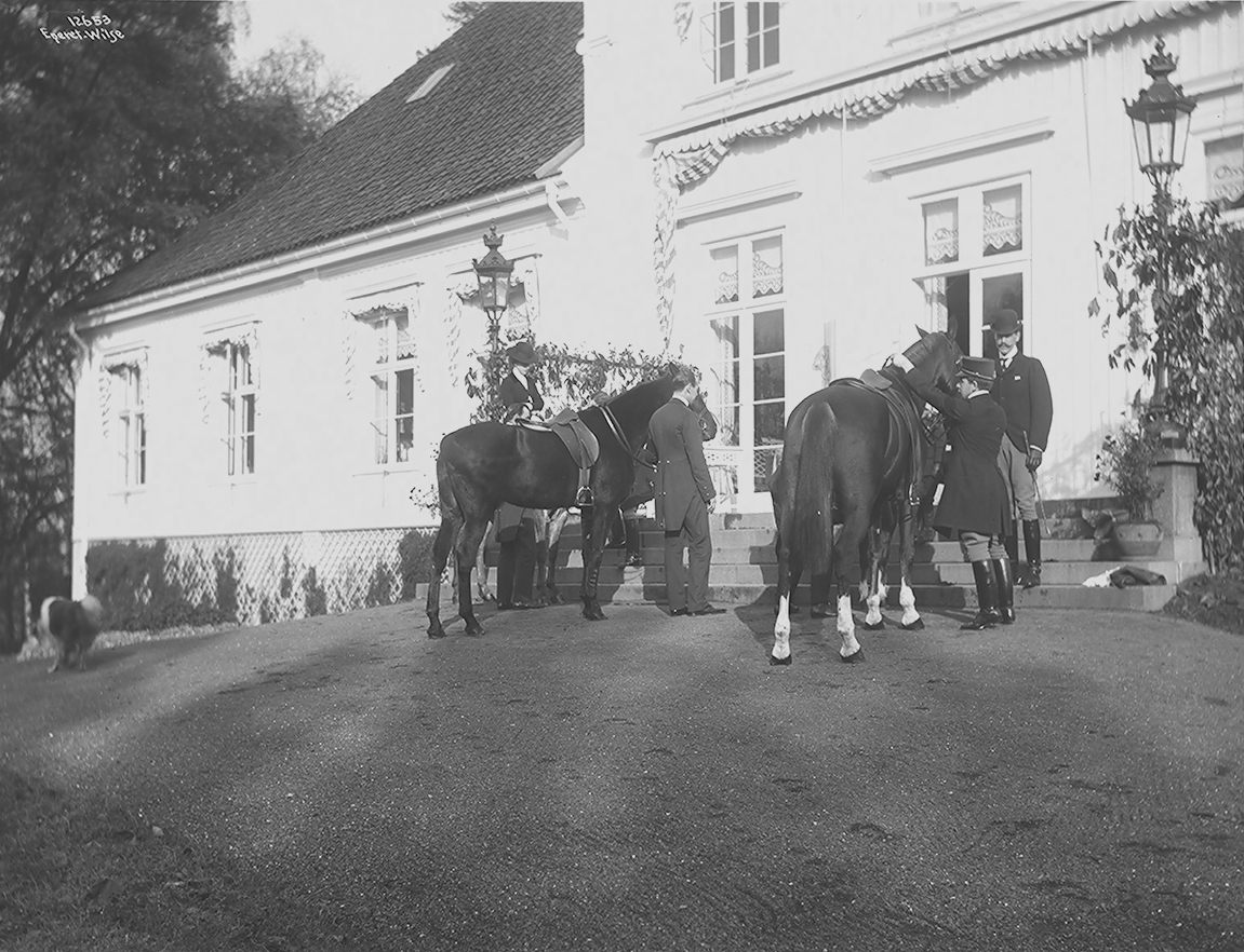 Prot: De Kongelige skal ride ut  Altanen Kongsgården 17/10