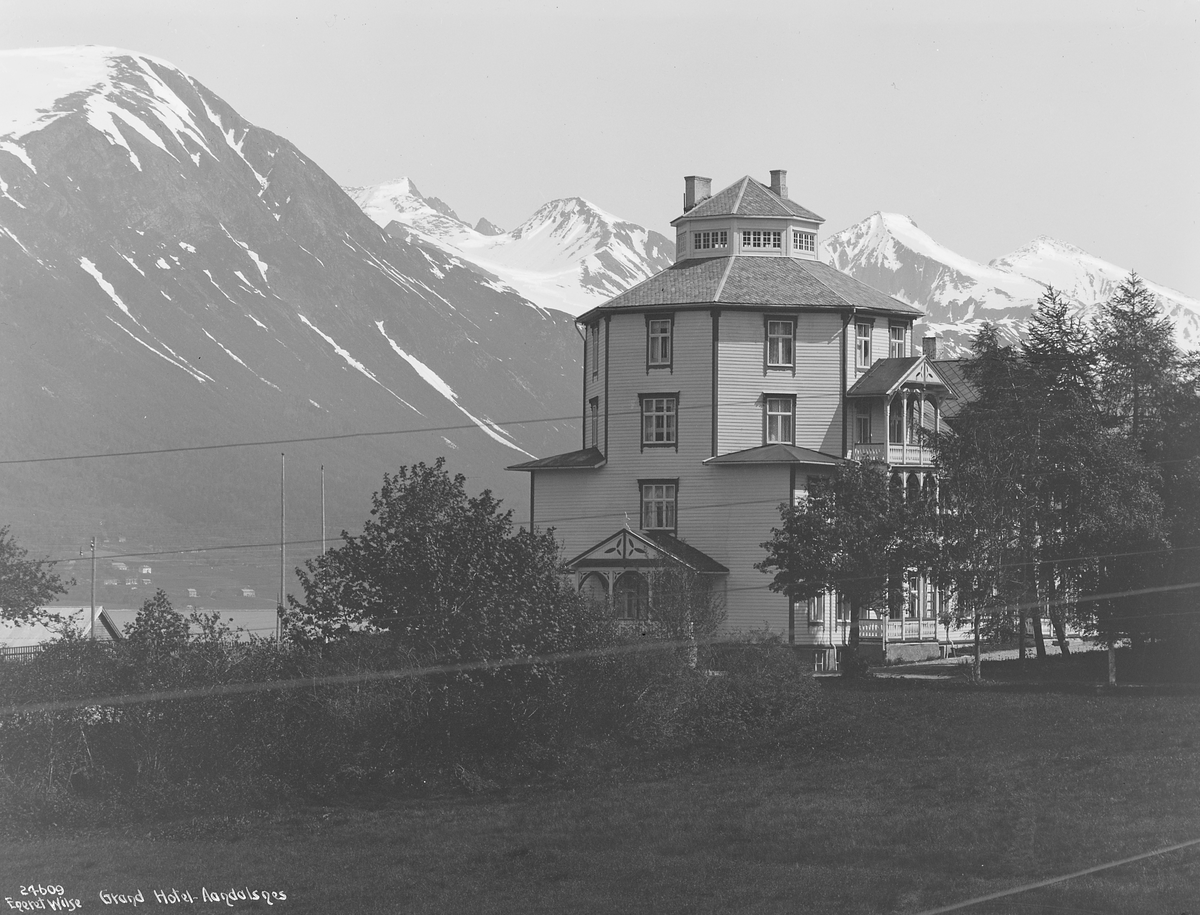 Prot: Aandalsnes - Grand Hotel