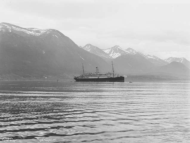 Prot: Aandalsnes - Turistskip i Isefjorden