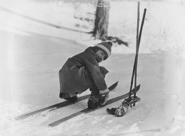 Prot: Vinter - Fefor, Skipige, skien bindes paa