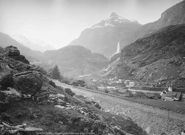 Prot: Flaamsdalen, Flaam med banen