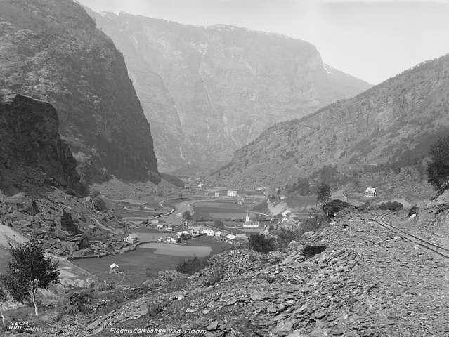 Prot: Flaamsdalen, Flaam med banen