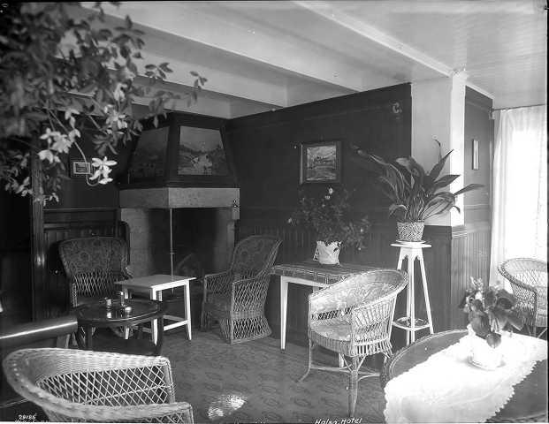 Prot: Halsa hotel, Peisestuen