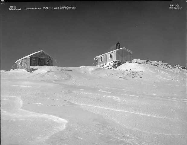 Prot: Jotunheimen Vinter - Galdhøpiggen, Begge hytterne