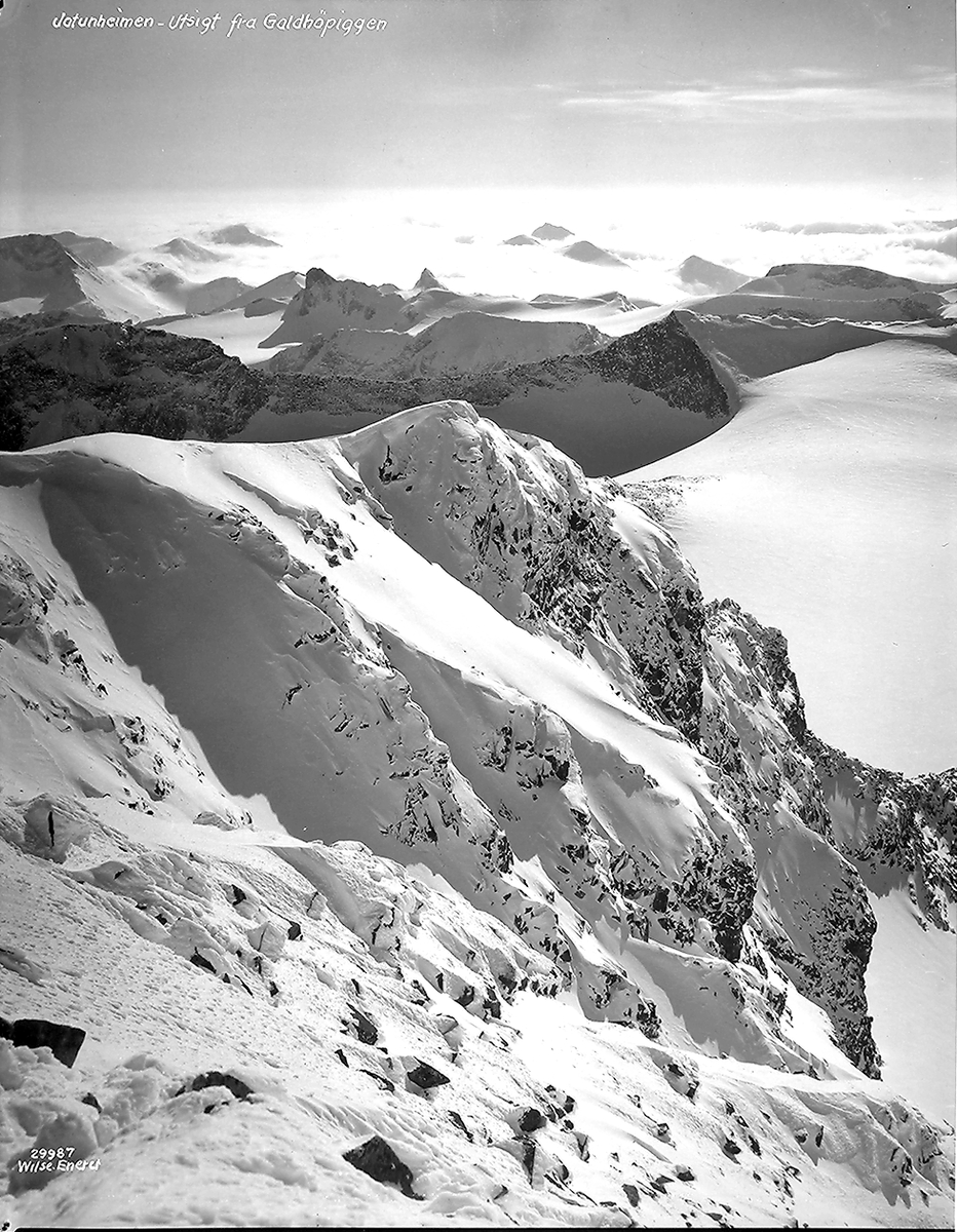 Prot: Jotunheimen Vinter - Galdhøpiggen mot bræerne