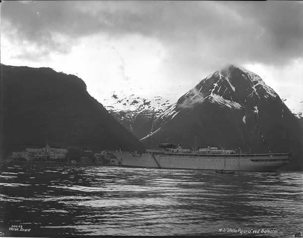 Prot: Stella Polaris i Fjordene, Balholm med Stella fra fjorden