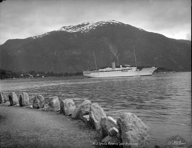 Prot: Stella Polaris i Fjordene, Balholm med Stella, veiparti