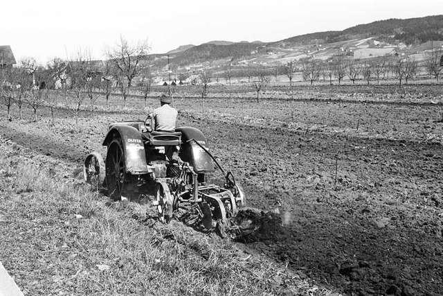Prot: Traktor strå plöining