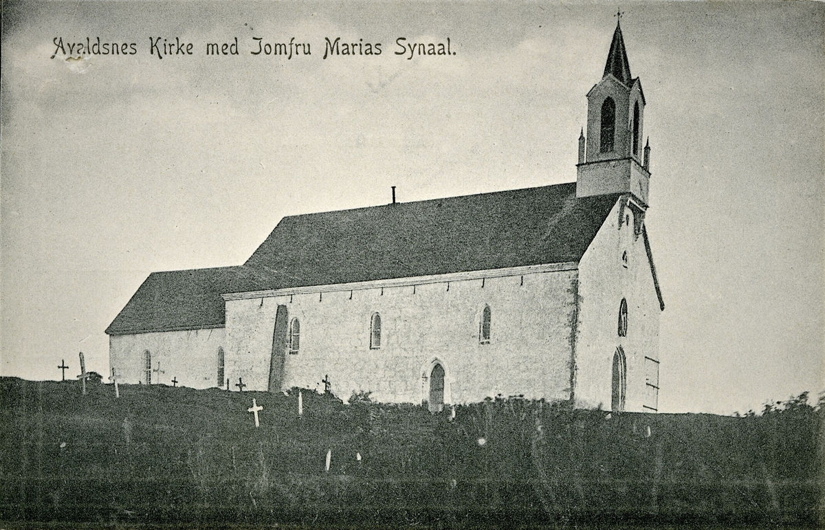 Olavskirka på Avaldsnes sett fra nordvest. Jomfru Marias synål heller mot nordveggen. Bildet er lett retusjert over dører og noen detaljer, samt skyer på himmelen. Klokketårnet fra 1862 viser at bildet tatt før restaureringen av steintårnet, som stod ferdig i 1929.