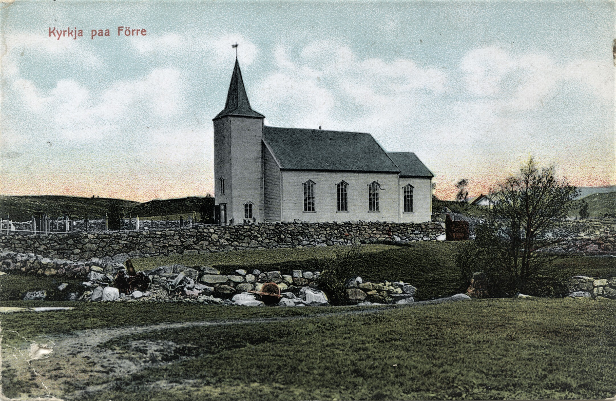 Kabinettkort og postkort med bilde av Førre kirke. Postkortet er en fargelagt versjon av svart-hvitt bildet.