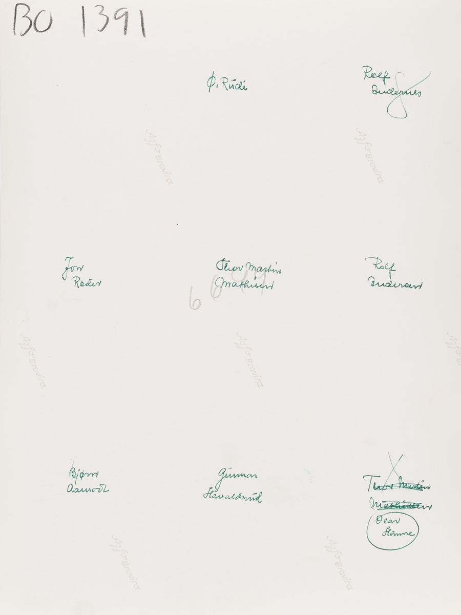 Polyfoto av ni soldater