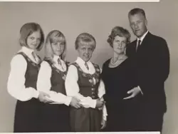 Portrett av familie, 5 personer