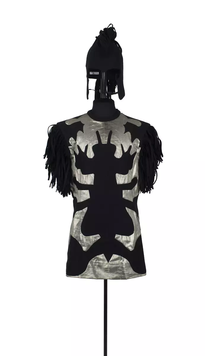 Överdel använd i uppsättningen ”Riter”.