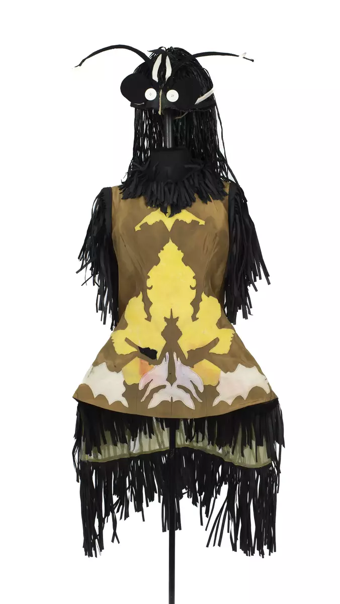 Huvudbonad använd i uppsättningen ”Riter”.