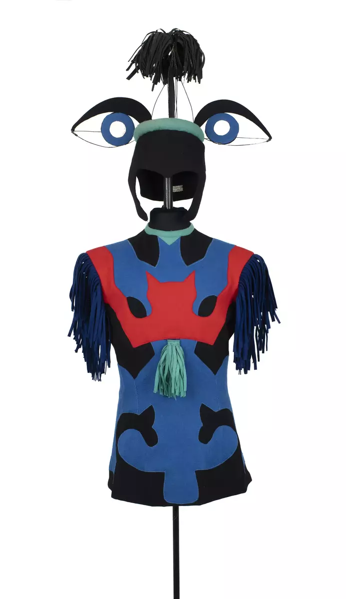 Huvudbonad använd i uppsättningen ”Riter”.