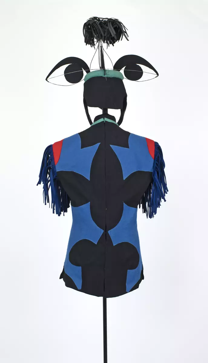 Huvudbonad använd i uppsättningen ”Riter”.