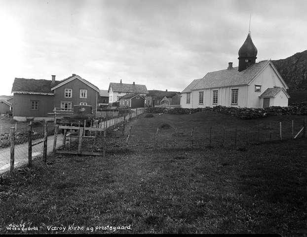 Prot: Værøy prestegaard og kirke