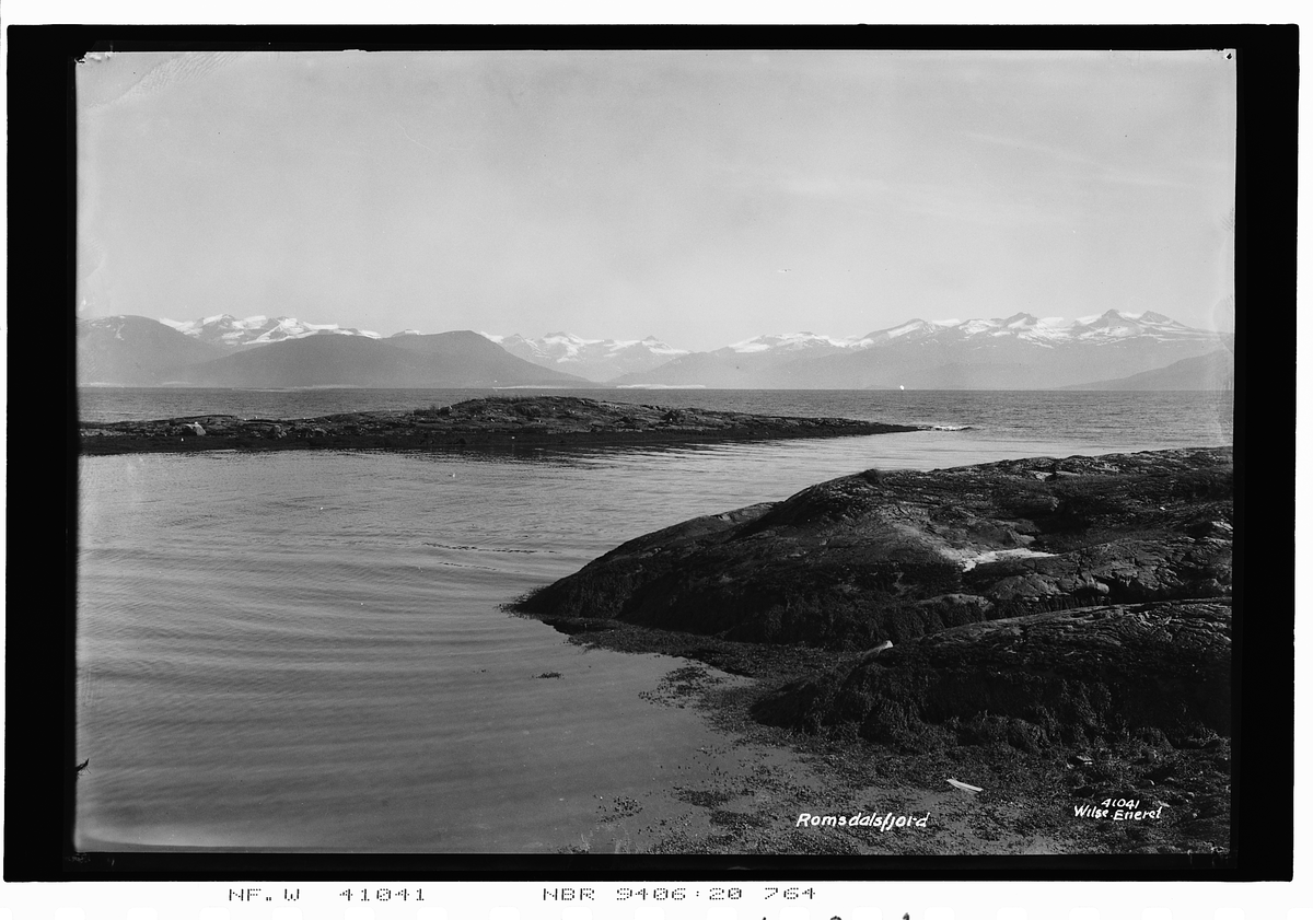 "Prot: Molde Romsdalsfjellene
Neg: Romsdalsfjord"