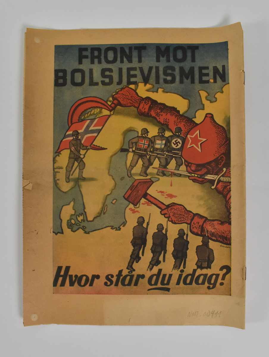 Soldat med norskt flagg på armen og i bakgrunnen