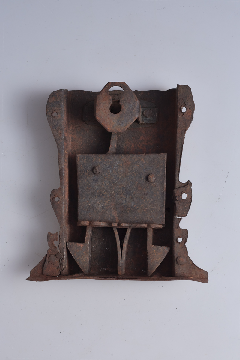 med en nøkkelform av papp