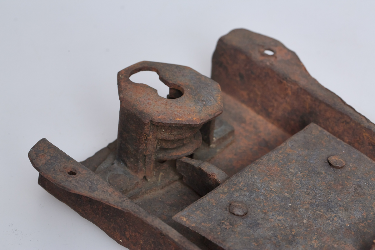 med en nøkkelform av papp