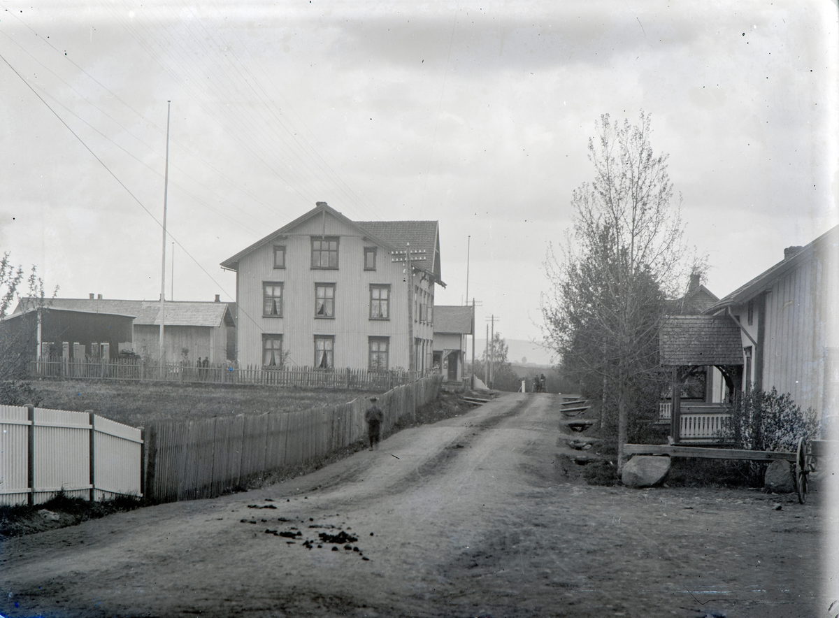 Stange sentrum, Stangebyen, Storgata før brannen i 1911, til venstre: Fram hvor det var skyssstajon fra 1906, bak til venstre: Ole Nordsvens butikk