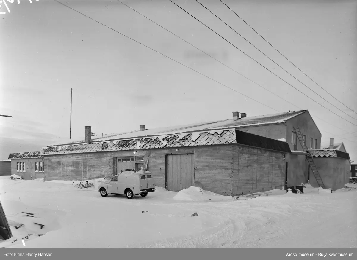Nord-Norges Salgslag fotografert fra baksida en vinterdag i 1957