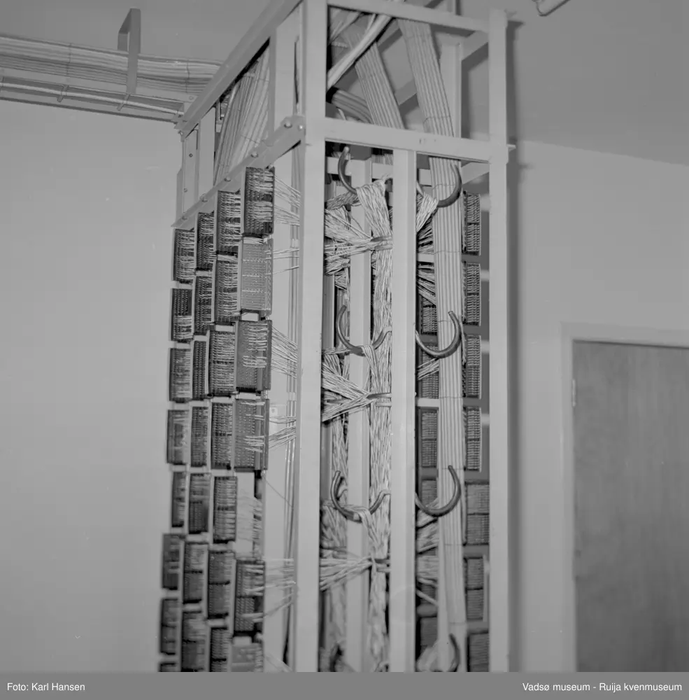 Vadsø 1964. Interiør fra telegrafen i Vadsø.