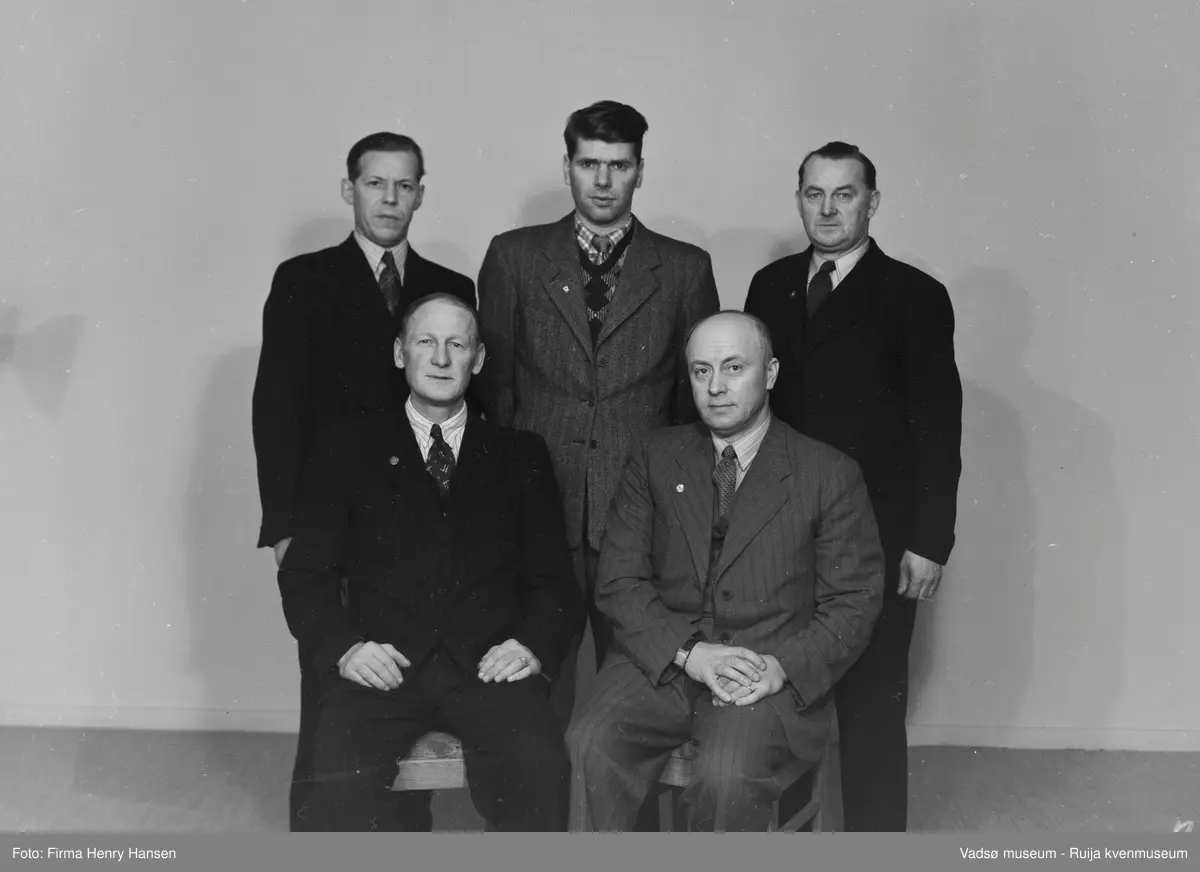 Finnmark fylkes Samorganisasjon Forretningsutvalget 1950. Andre rekke til venstre Kristian Wara, Vadsø. Resten ukjent