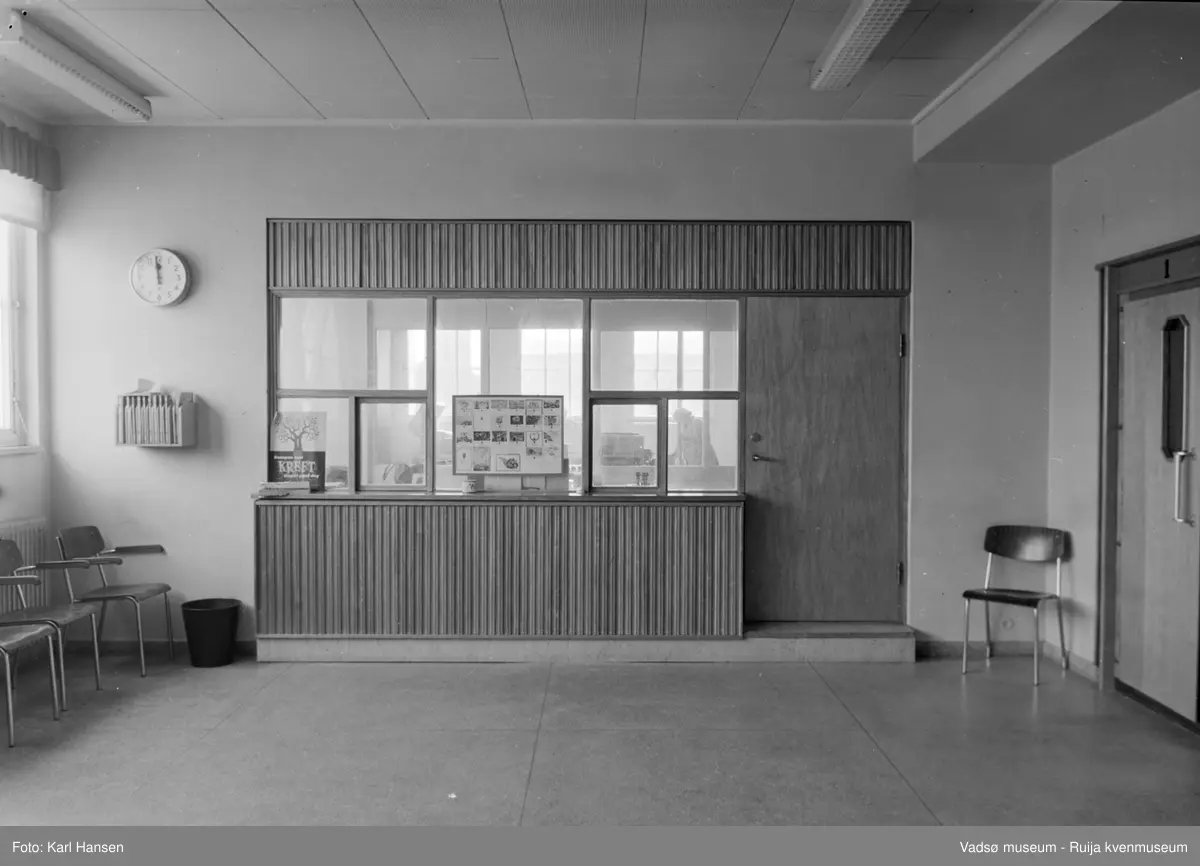 Resepsjonen i Telegrafverkets bygg i Vadsø. Bygget ble reist 1952-54 og var i bruk til nybygget for Televerket sto ferdig i 1978.