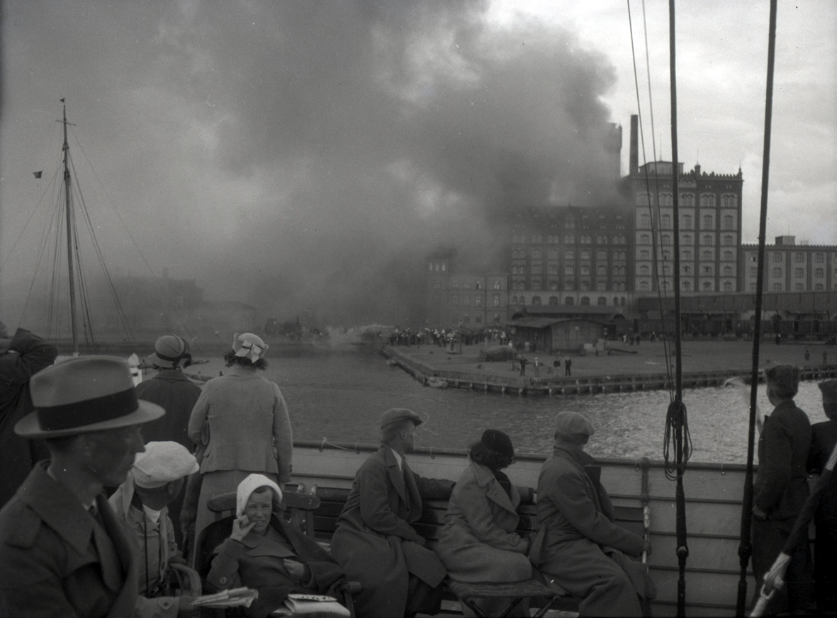 Kalmar Ångkvarn brinner 6/7 1935.