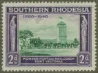 Frimärke ur Gösta Bodmans filatelistiska motivsamling, påbörjad 1950.
Frimärke från Syd Rhodesia, 1940. Motiv av Postdiligens med 10-spann av åsnor. 50-årsminne av Syd Rhodesias grundande vid Cecil Rhodes: 1890-1940.