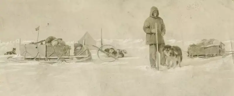 Peder Ristvedt under ekspedisjonen han og Godfred Hansen utførte for å kartlegge den ukjente kysten langs Victoria Land, 1905 (Museene i Akerhus).