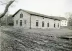 Järnmagasinet av slaggsten, på Svanå bruk, 1927.