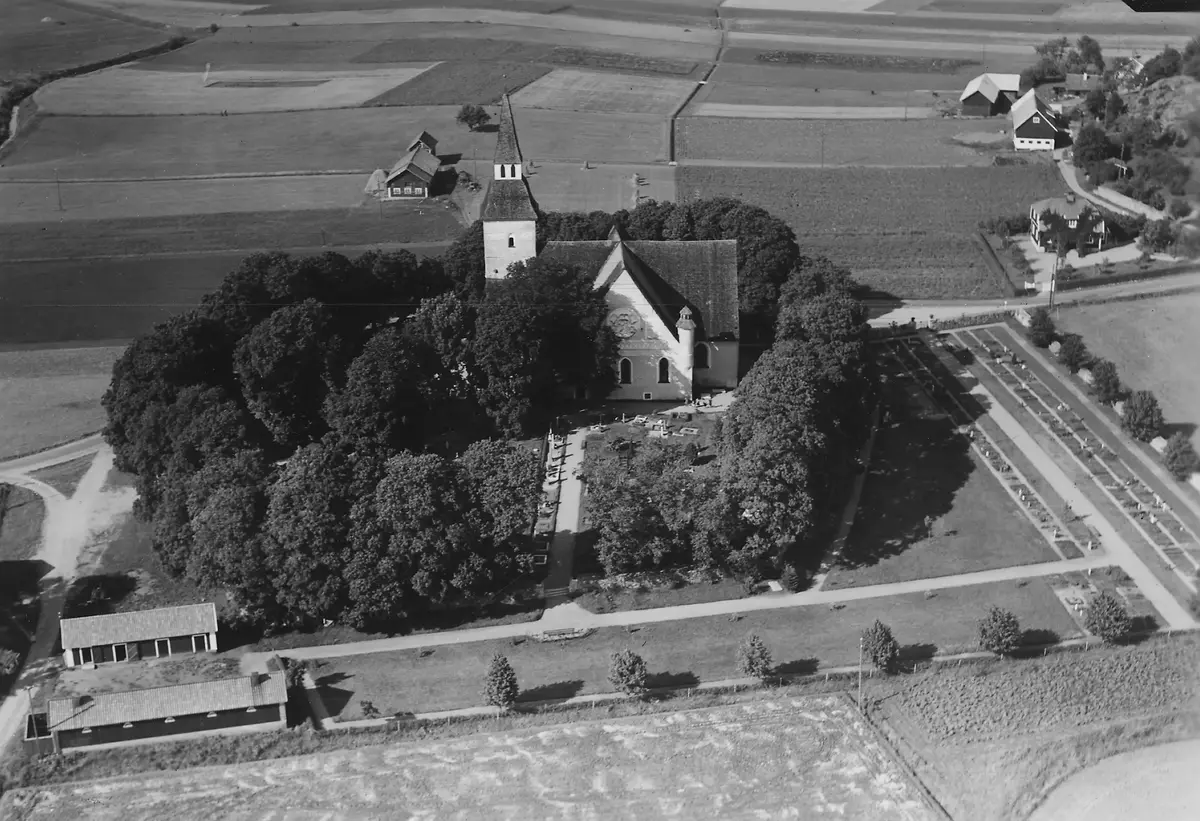 Flygfoto över Sorunda kyrka.