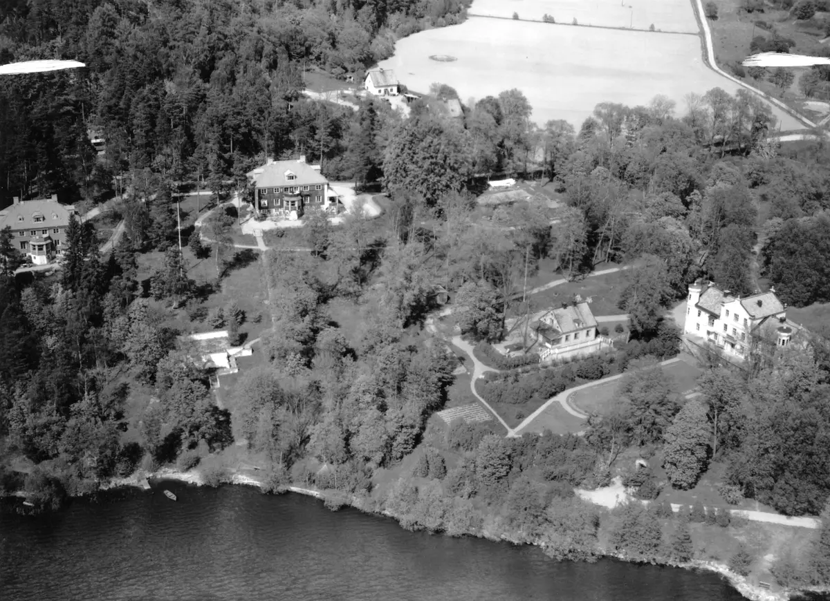 Flygfoto över Fittja med Slagsta skol- och småbarnshem.