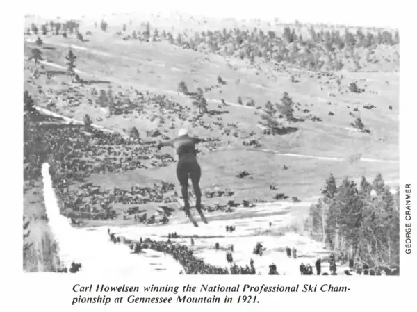 Skihopper i svev. Nesten bar bakke