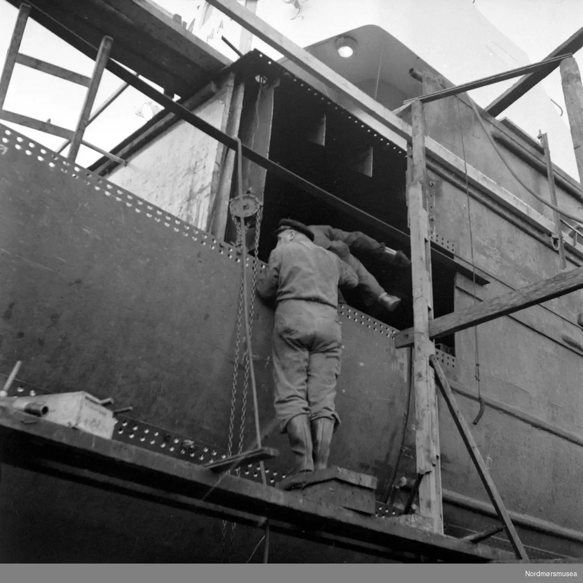 Foto fra Storvik Mekaniske Verksted A/S. Bildeserien er registrert på navnet "Lars". Fotograf er Nils Williams.