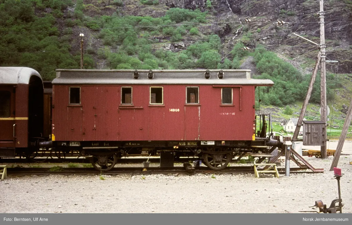 Stasjonsvogn, tidligere konduktørvogn litra FV nr. 14008 på Flåm stasjon