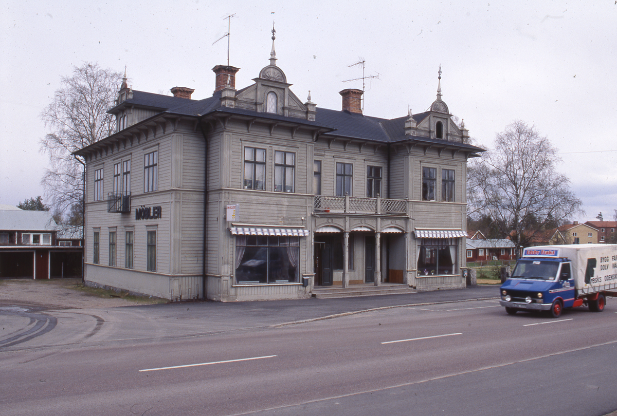 Ur boken " Byggda Minnen ", Gamla Pappershandeln i Edsbyn.