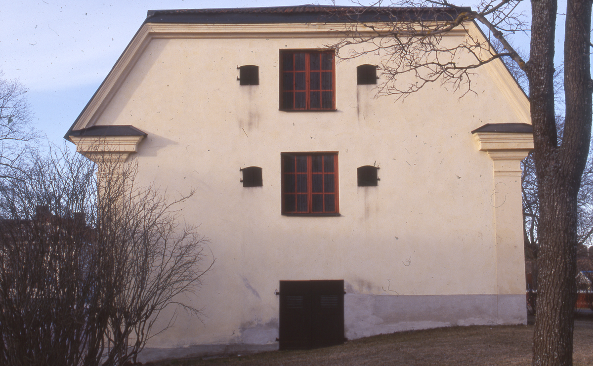 Ur boken " Byggda Minnen" F.d. magasinbyggnaden i Strömsbro.
