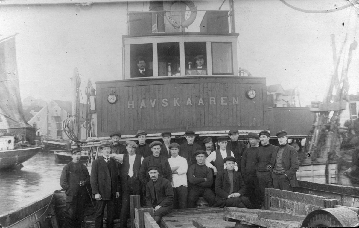 Mannskapet ombord DS Havskaaren (1907). Skipet var eid av Christian Frederiksen på Melbu mellom 1916 og 1933