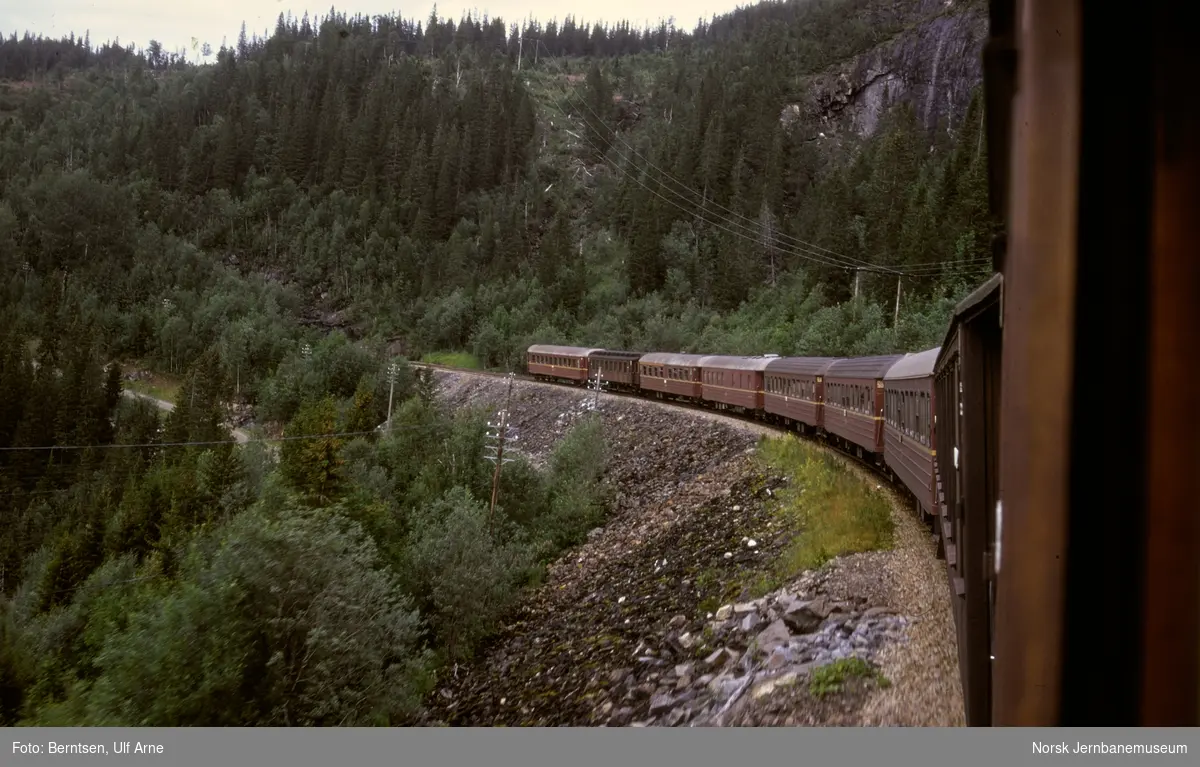 Ombord i hurtigtoget fra Bodø til Trondheim, tog 452, i nærheten av Elsfjord stasjon