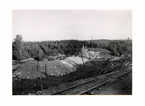 Anläggande av Skogsforsens kraftverk i Ätran på uppdrag av Yngeredsfors kraft AB. Byggandet startade vid midsommar 1937 och kraftverket togs i bruk 1939.