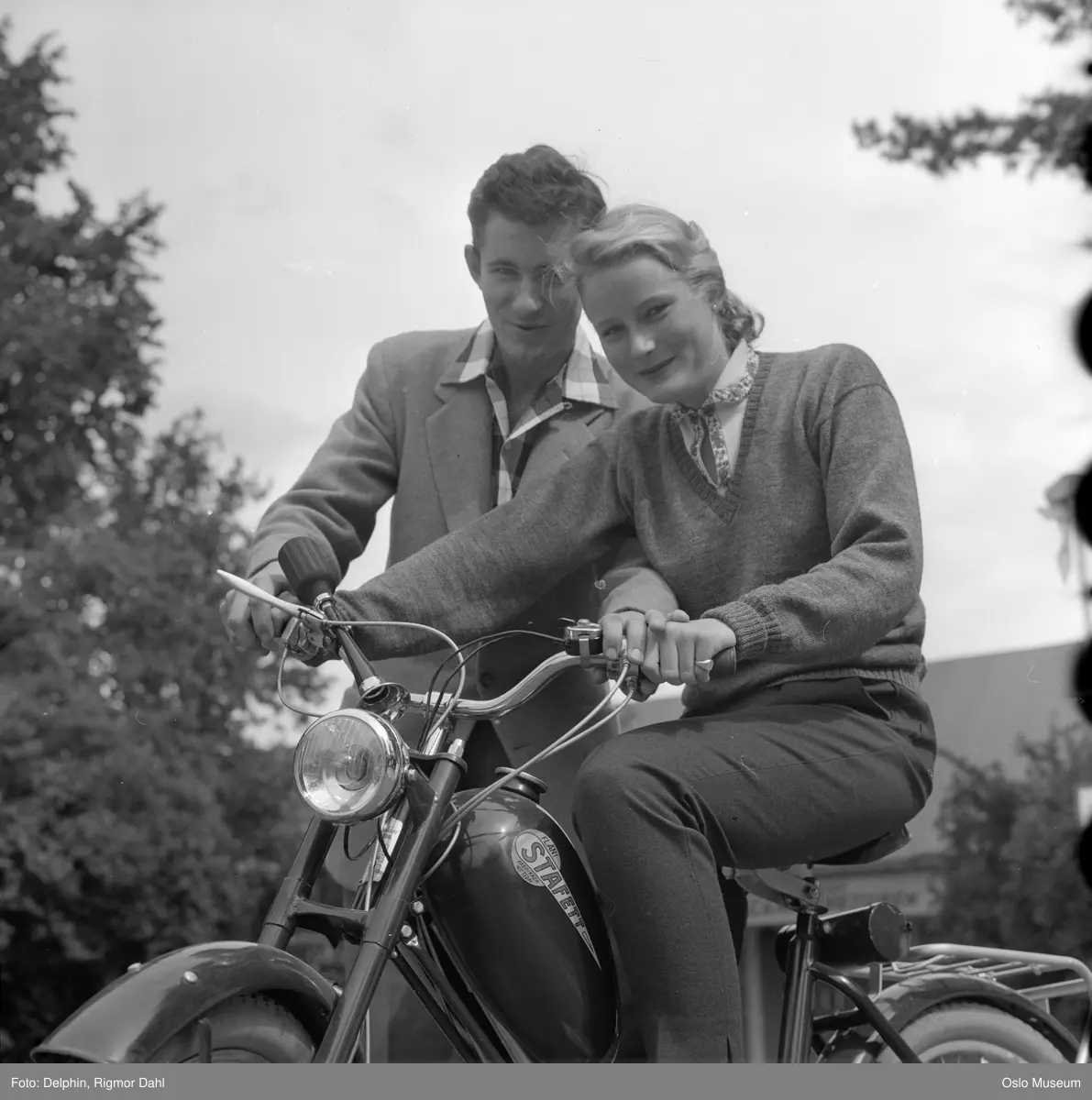 Frogner Hovedgård, Oslo Bymuseum, campingutstilling, mann, kvinne, sykkel med motor