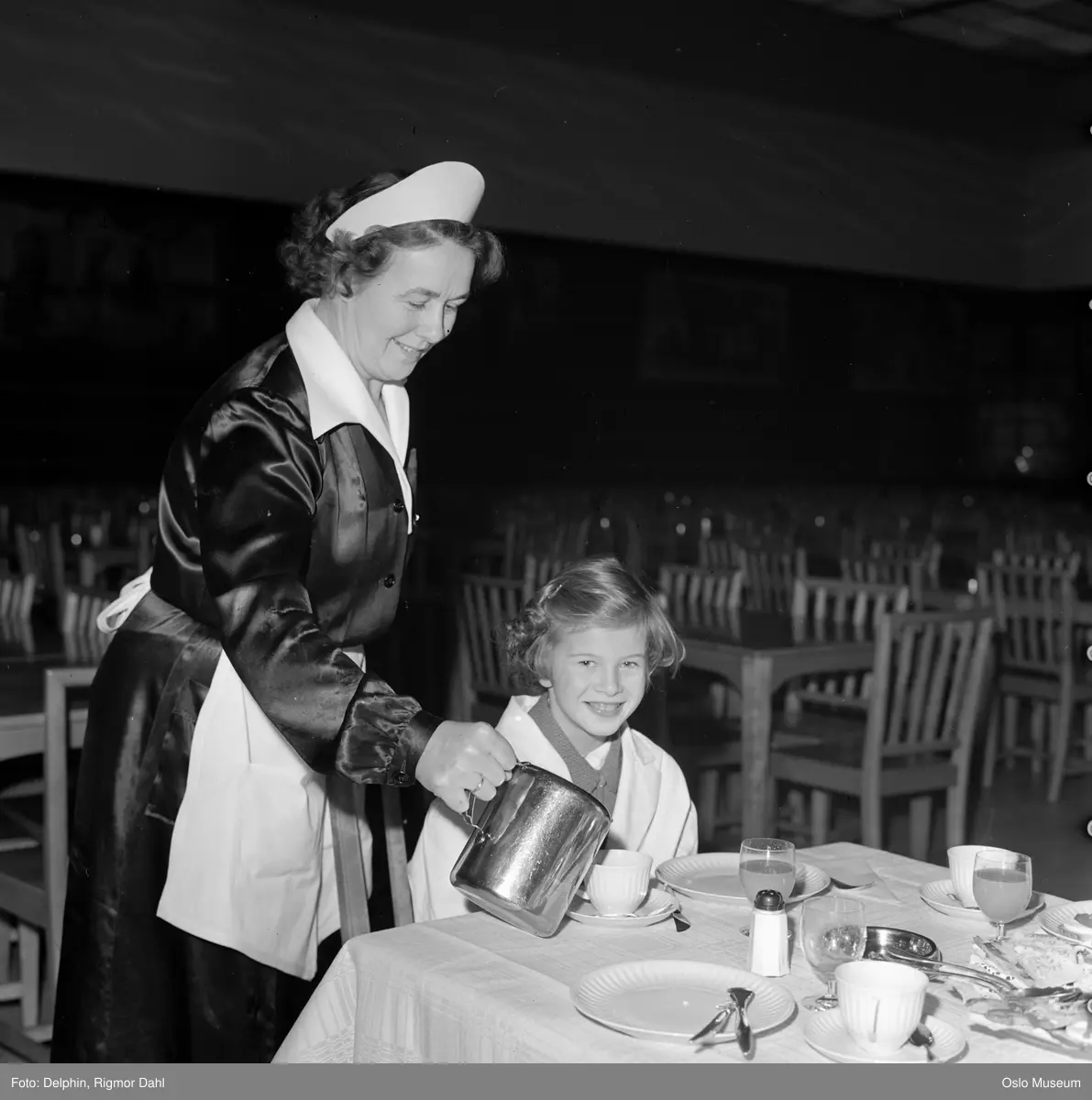 Freia sjokoladefabrikk, interiør, kantine, jente, kvinne