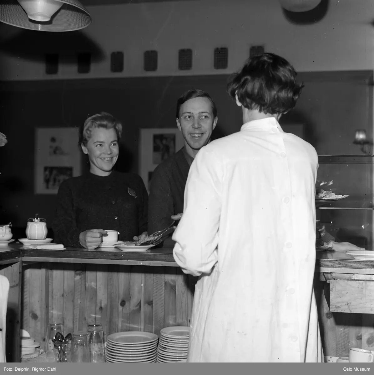 Folketeatret, interiør, kantine, mann, kvinne, skuespillere, serveringsdisk, ekspeditrise