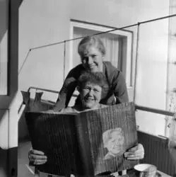 Liv Ullmann med mor.