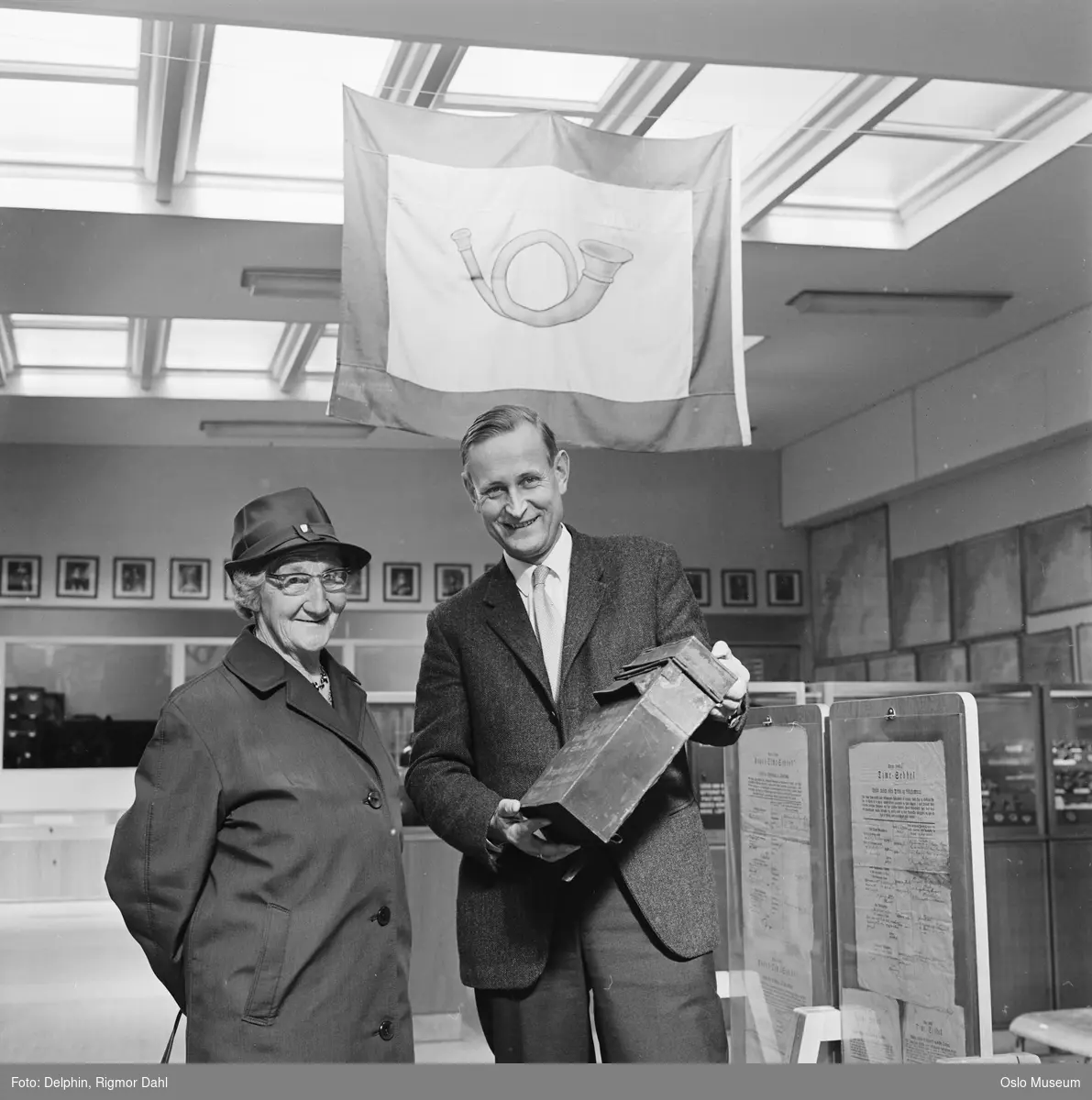 Postverket, Hovedpostkontoret, interiør, mann, kvinne