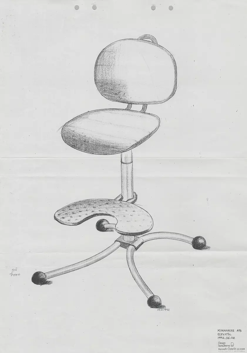 Skisser till skolstolar i olika varianter. Även referensmaterial innehållande foton, noteringar av formgivaren samt produktblad från tillverkaren.